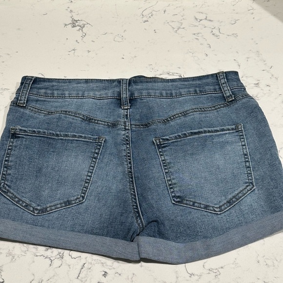 Curvy Mom Short - Picture 3 of 3